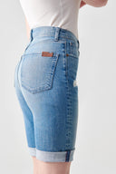 Slim Fit Bermuda Boy Kıvrılabilir Paça Orta İndigo Kadın Jean Şort