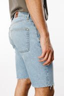 Straight Fit Kesik Paça Açık İndigo Erkek Jean Şort