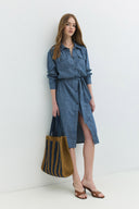 Oversize Fit Kuşaklı Chambray Orta İndigo Midi Jean Elbise