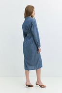 Oversize Fit Kuşaklı Chambray Orta İndigo Midi Jean Elbise