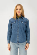 Western Regular Fit Sedef Çıtçıtlı Orta İndigo Kadın Jean Gömlek