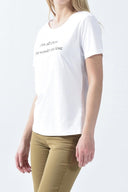 Slim Fit V Yaka Baskılı Beyaz Kadın T-shirt